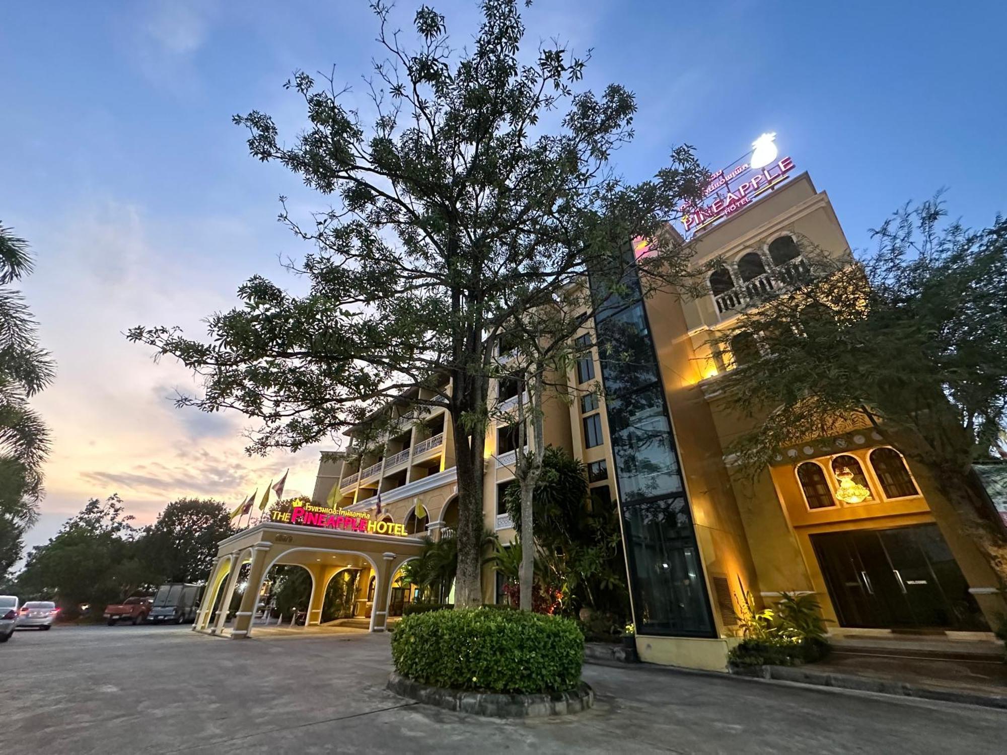 The Pineapple Hotel Krabi town Esterno foto
